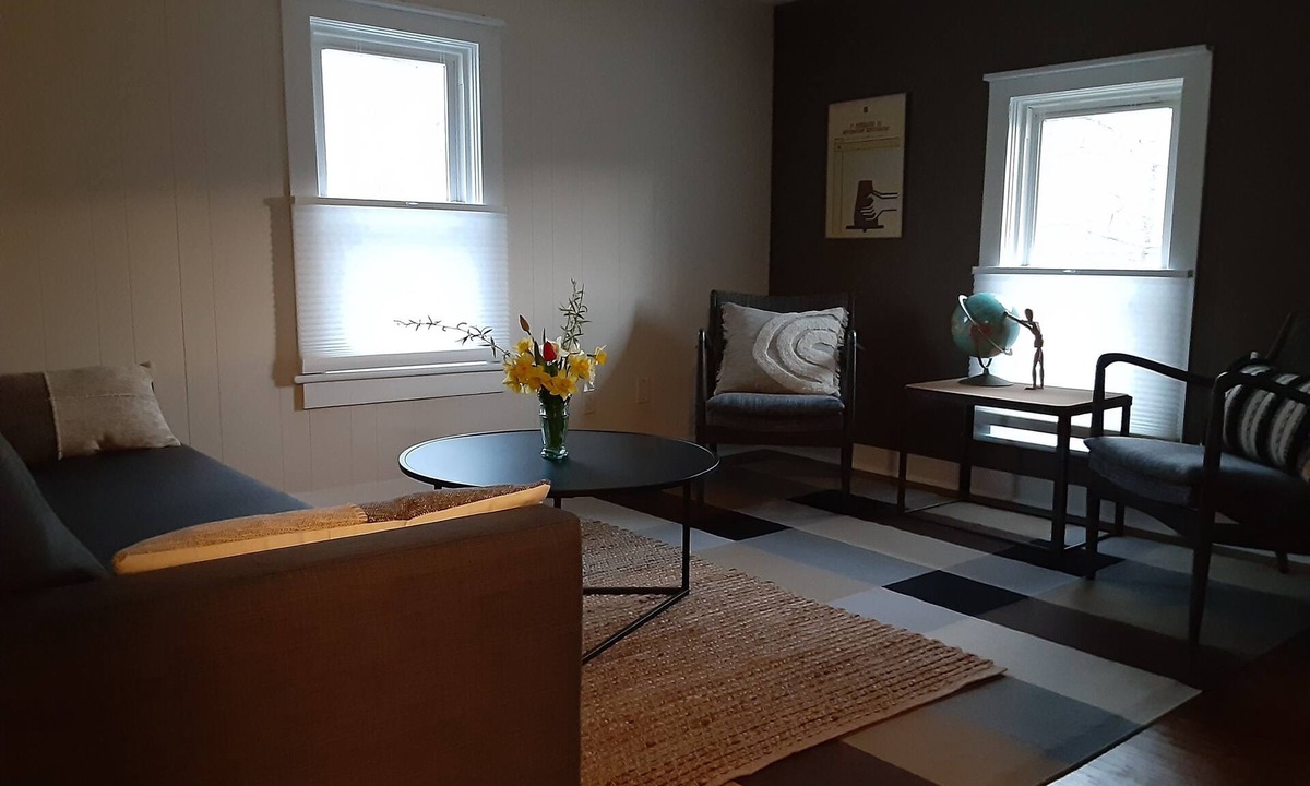 Harvard Apartment | Cozy 1-bedroom upper apartment with AC and WiFi in charming Harvard