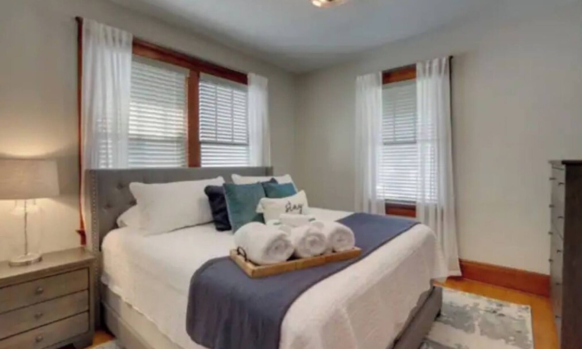 Quincy House | Cozy 1930's bungalow meets modern amenities!