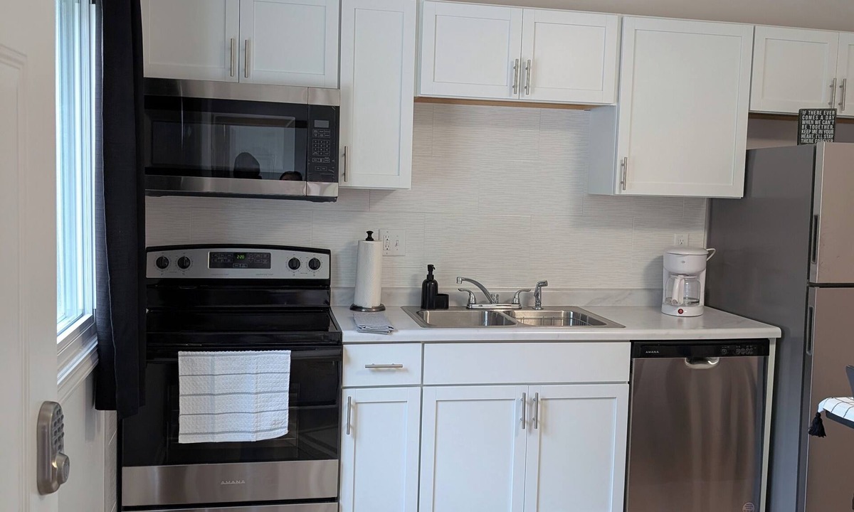 Sandwich Apartment | Cozy 2-bedroom apartment in welcoming Sandwich with AC