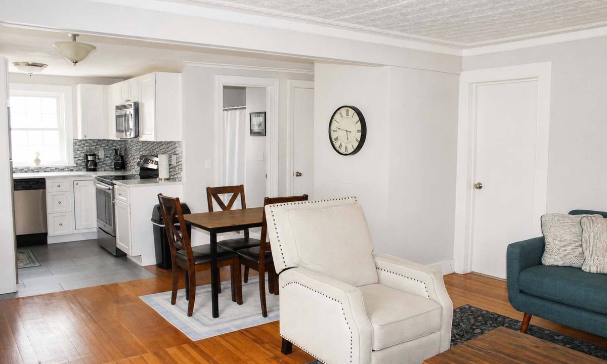 Wolfeboro Apartment | Cozy 2BR Getaway Steps from Lake Winnipesaukee