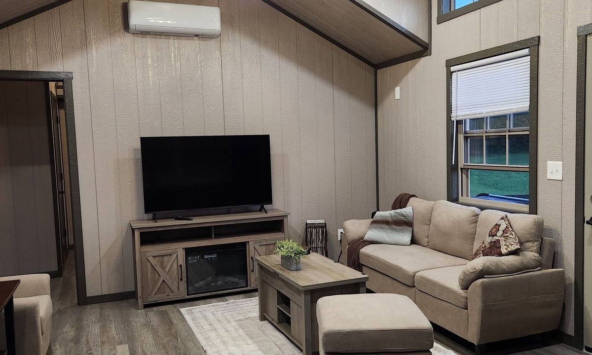 Sullivan Cabin | Cozy Country Cabin - Sleeps 6 - with Hot Tub