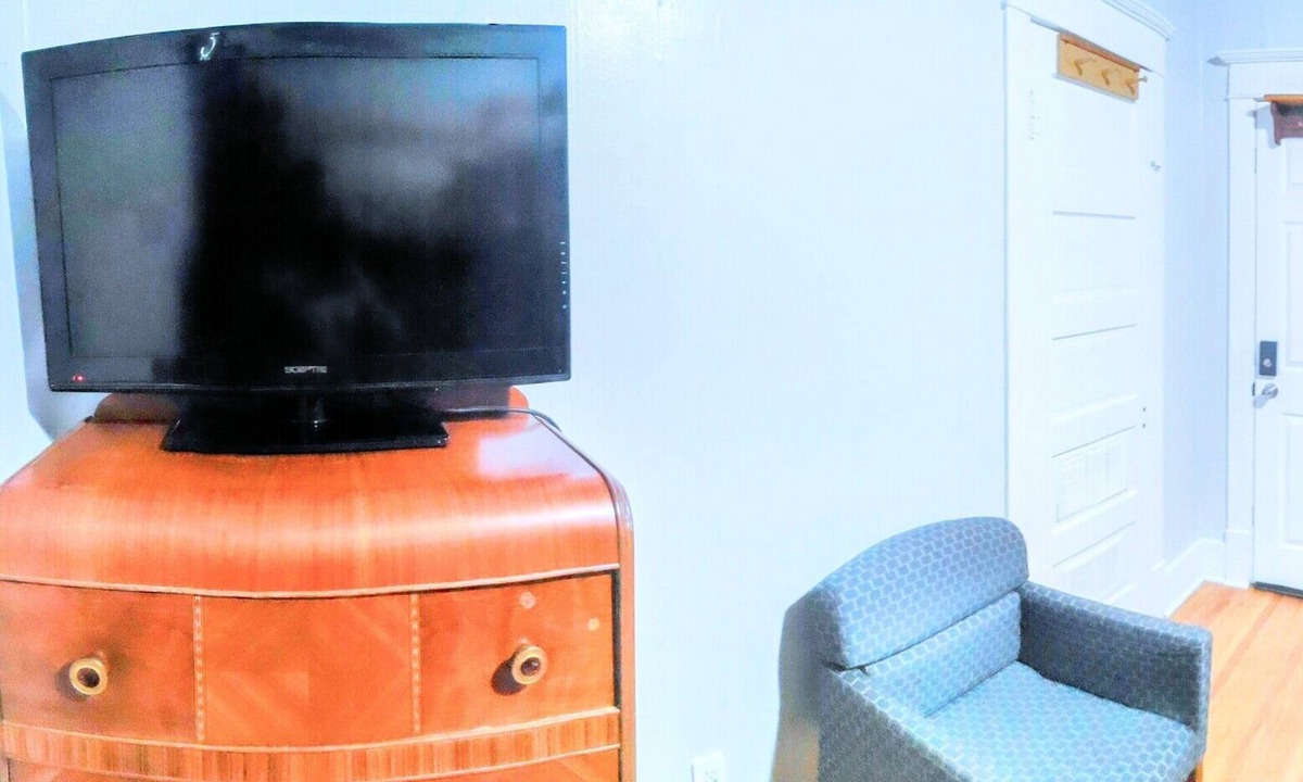 Galt House | Cozy Downtown River Loft