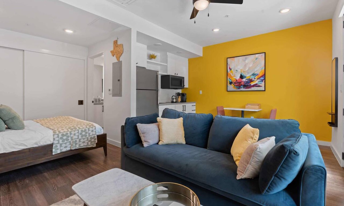 East Cesar Chavez Apartment | Cozy DT ATX Studio | Mins to Rainey St | Patio