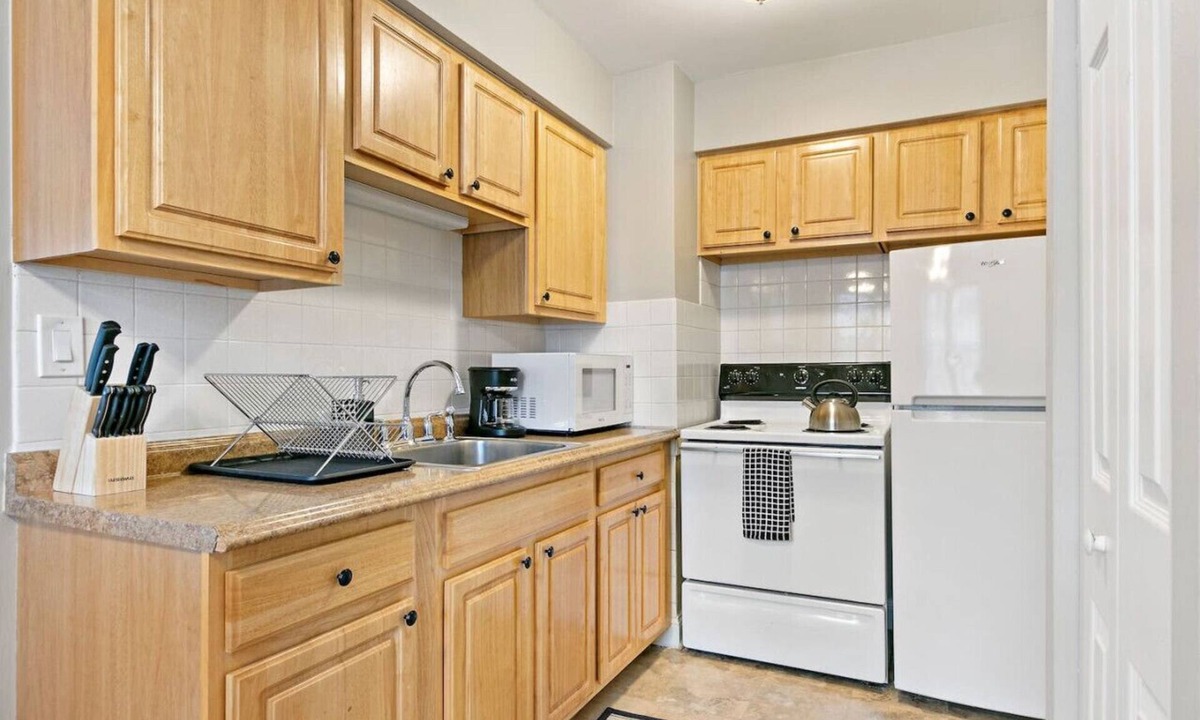 Lake View East Apartment | Cozy & Fully Equipped Studio in Lakeview