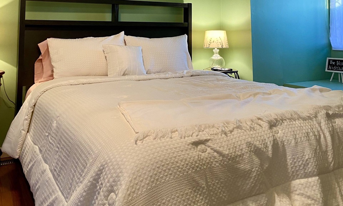 Bunker Hill Apartment | Cozy loft in a small town; walking distance to the popular restaurant BG’s!