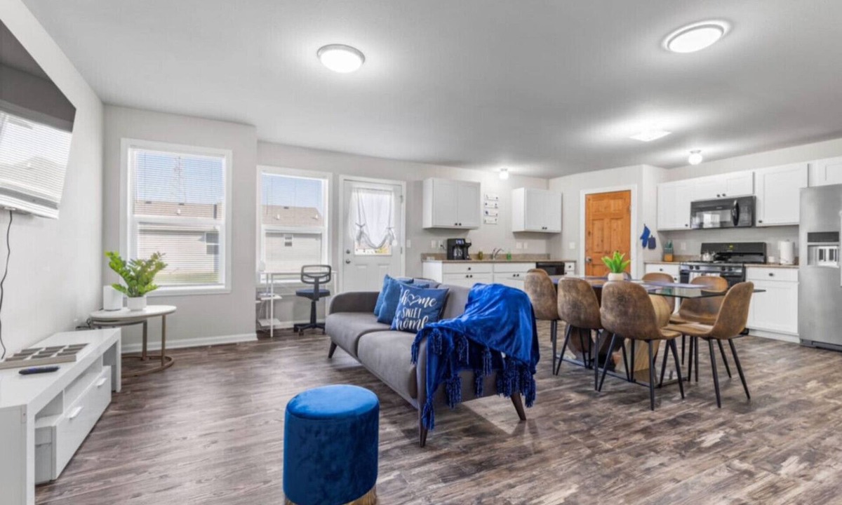 Belvidere House | Cozy Pet-Friendly Ranch NoStairs, ideal long stays