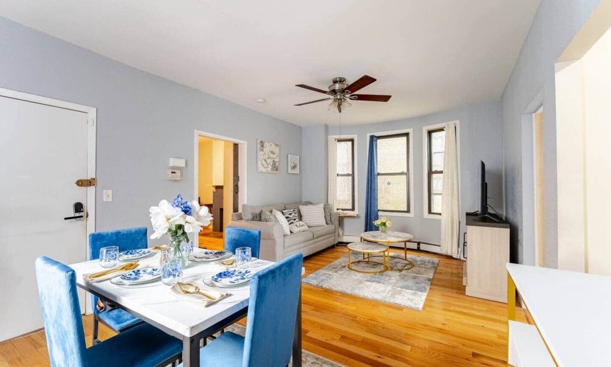 South Side Apartment | Cozy Private Suite w/Driveway Parking & Backyard