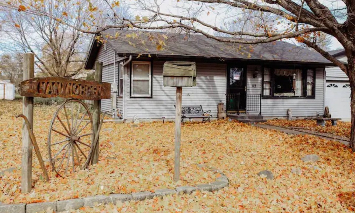 La Moille House | Cozy & Quiet Living at the Cookie Cottage