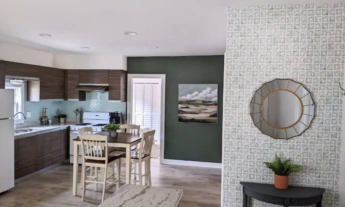 Bridgeport House | Cozy, Quiet, Riverwalk Sanctuary