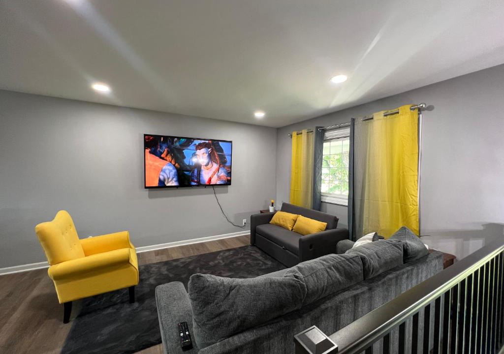 Rockford House | Cozy Rockford Home