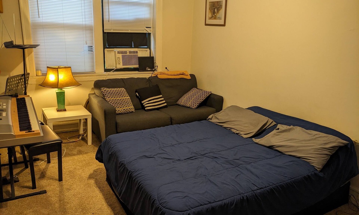 Ravenswood Apartment | Cozy Studio in Bustling Ravenswood Neighborhood