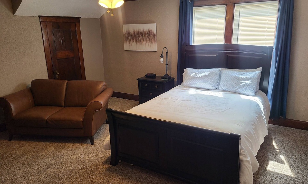Carthage Apartment | Cozy upstairs bungalow