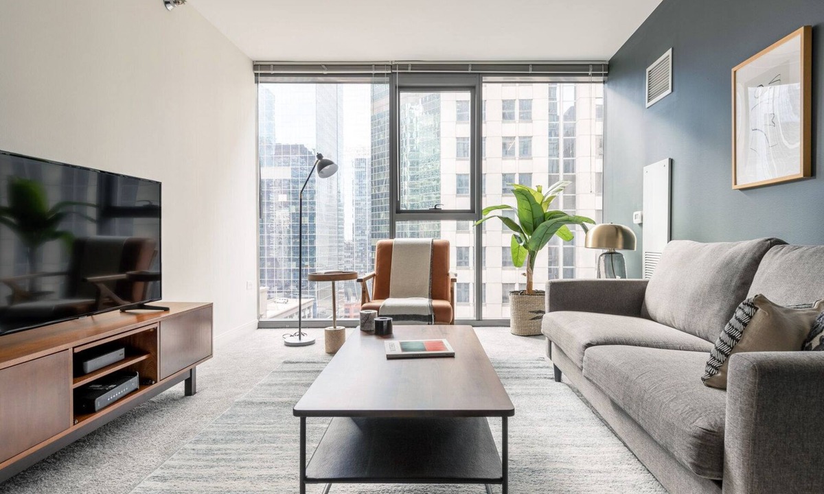 Downtown Chicago Apartment | Crisp Loop 1BR w/Pool, Gym, near Theatre District, by Blueground