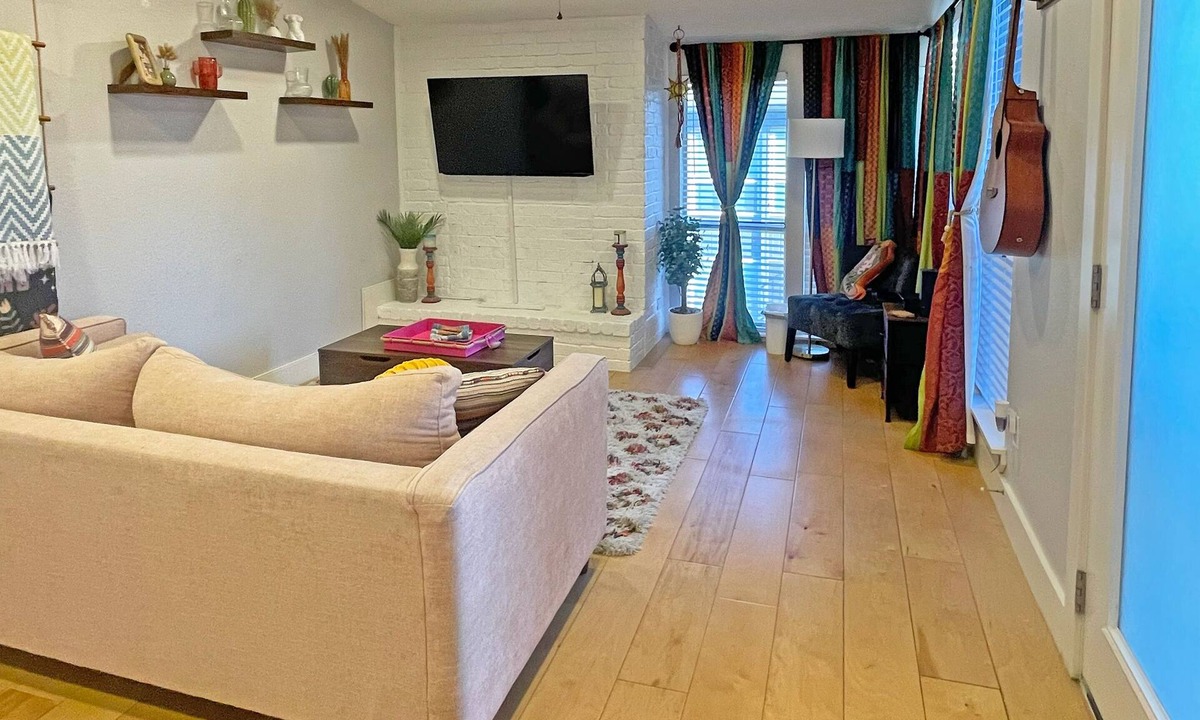 North Loop Apartment | Cute Condo in North Loop