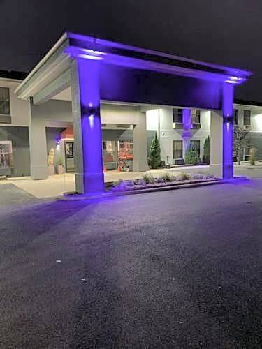 Lake Bluff Hotel | Days Inn by Wyndham Great Lakes - N. Chicago