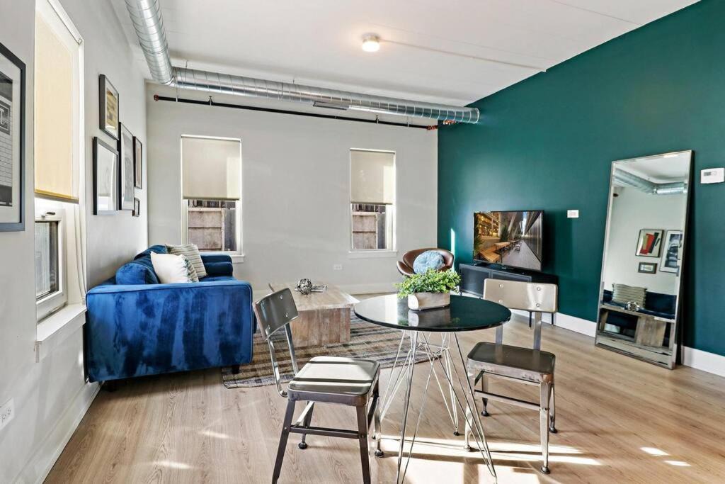 Belmont | Lakeview