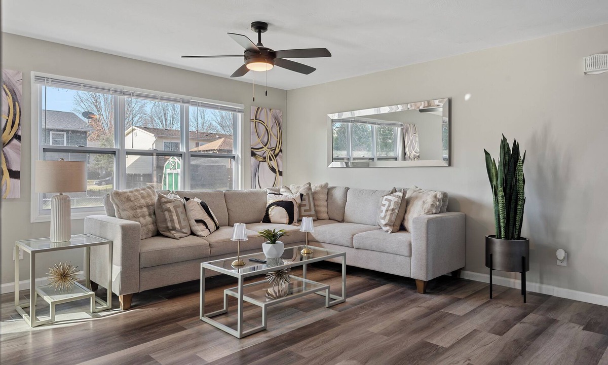 Decatur House | Delightful 5-bedroom house in lovely Decatur IL with AC, WiFi