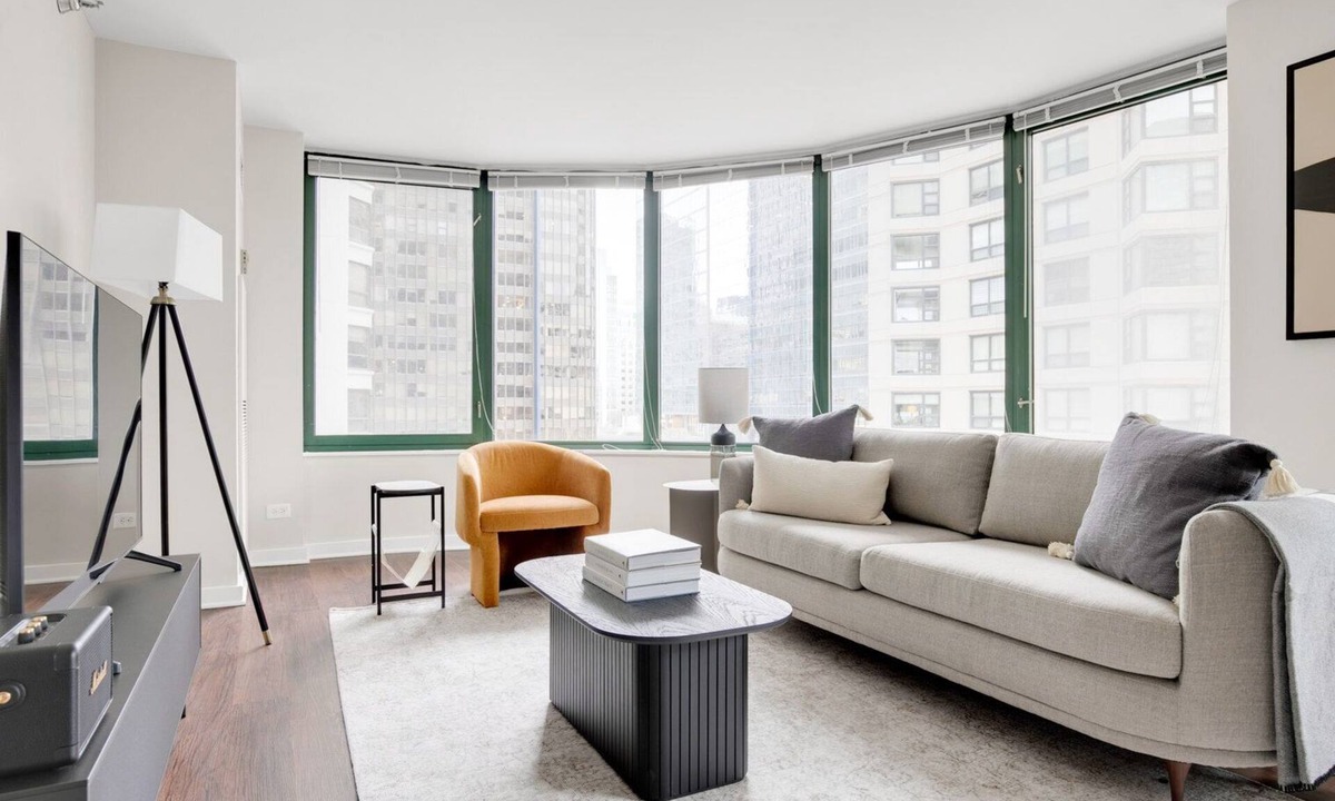 Streeterville Apartment | Deluxe Streeterville 1BR w/Gym & Pool, close to Beach, by Blueground
