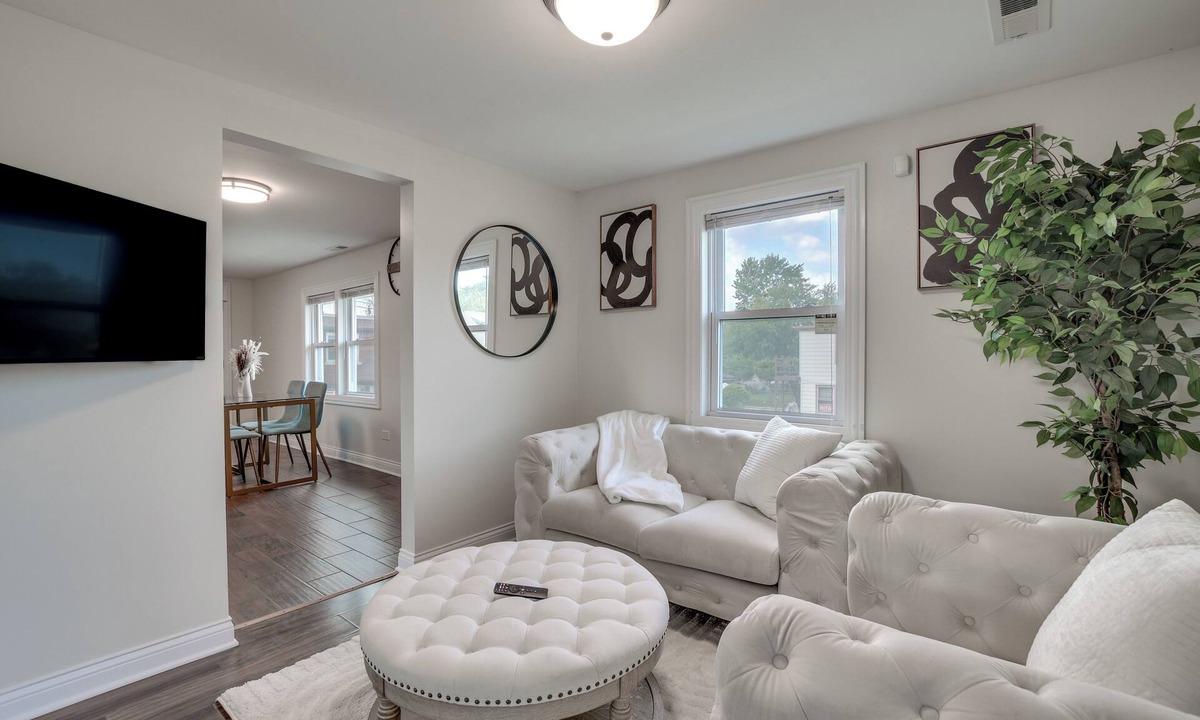 Blue Island Apartment | Dog-Friendly Blue Island Apt w/Backyard!