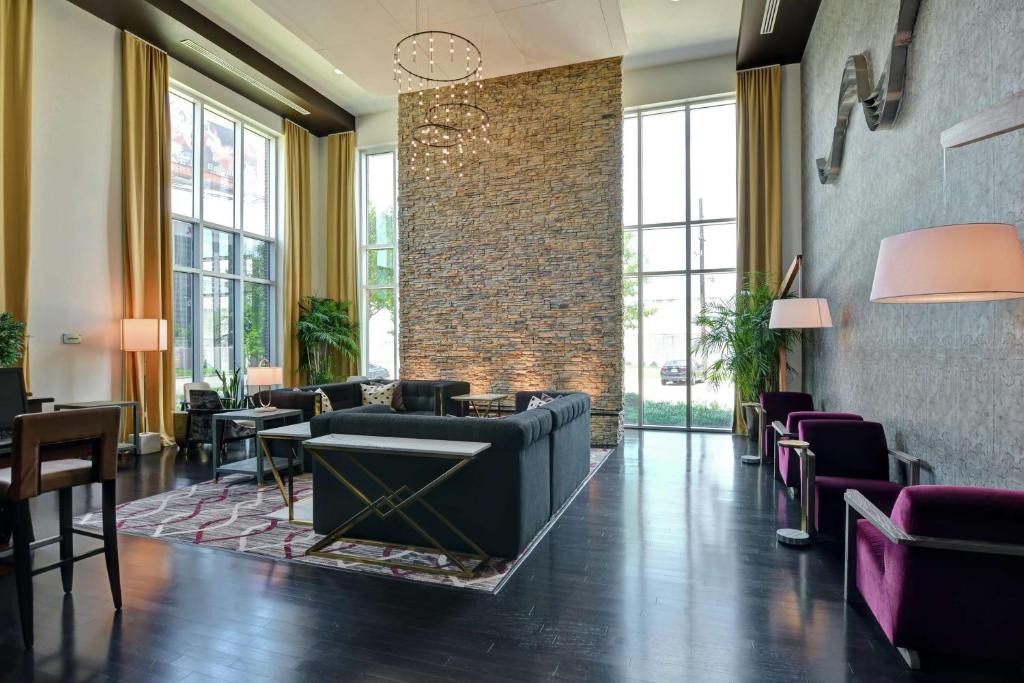 Highlands - Perkins Hotel | DoubleTree by Hilton Hotel Baton Rouge