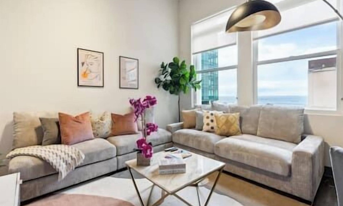 The Loop Condo | Downtown 3bd Penthouse| Lake Mich VIEWS +gym