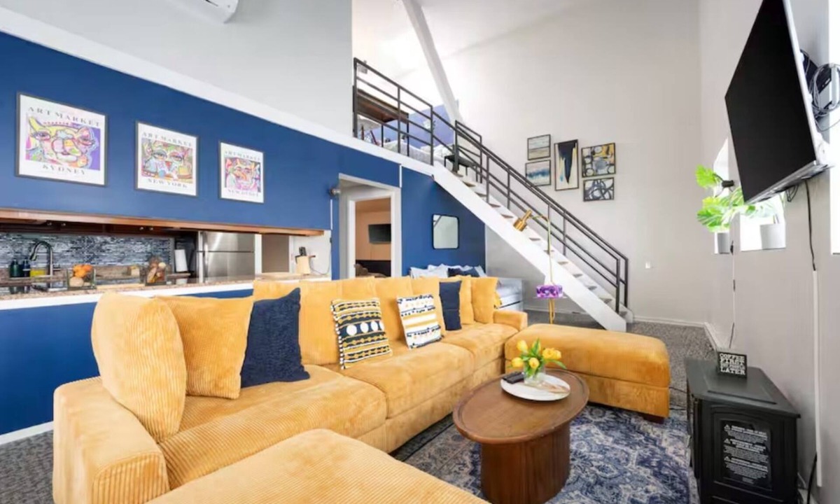 Printers Row Apartment | DOWNTOWN PENTHOUSE Vintage Loft #6 2bd/1.5ba +private balcony & gym