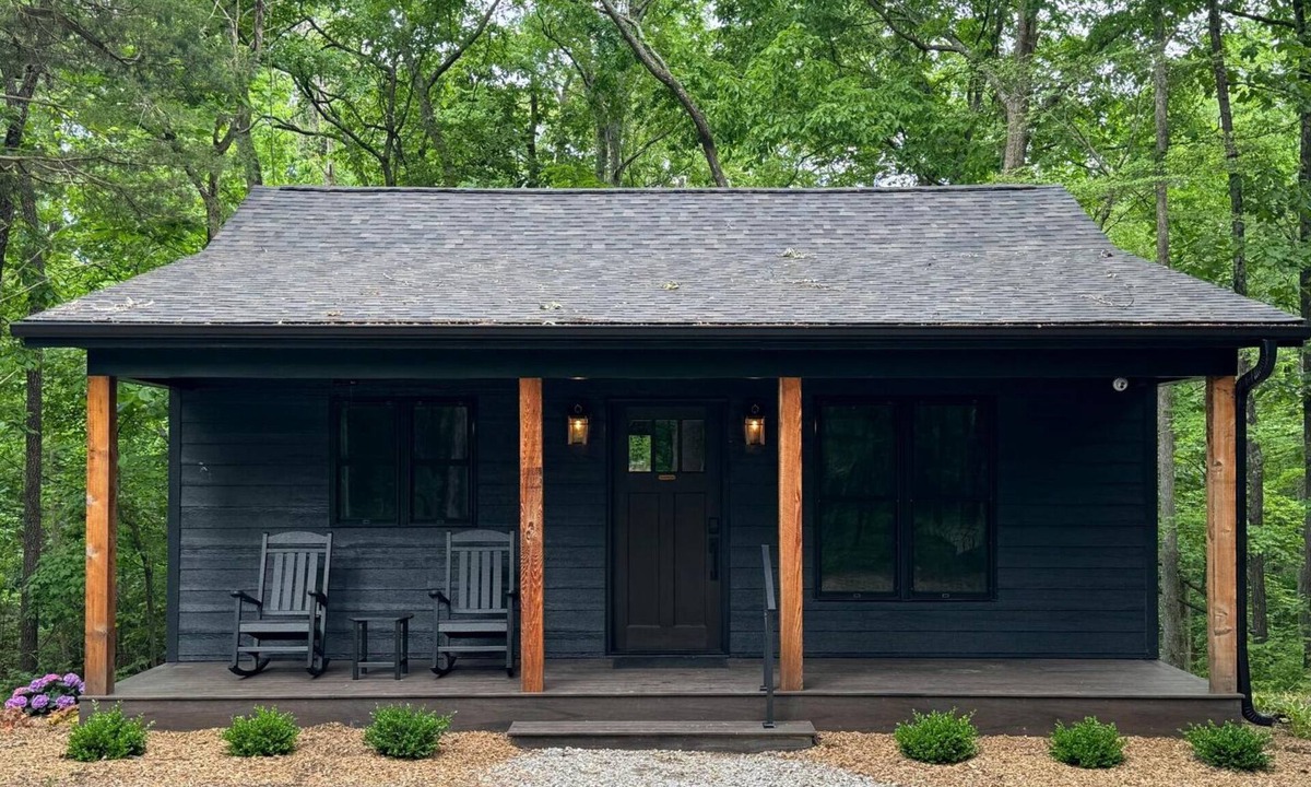 Carbondale Cabin | Dreamy Cabin with Hot Tub in the Woods