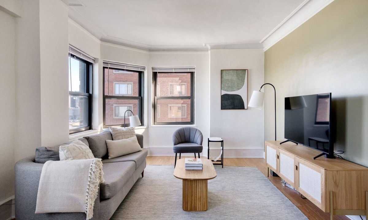 Gold Coast Apartment | Dreamy Gold Coast 1BR w/Doorman & Gym, 2 blocks to L, by Blueground
