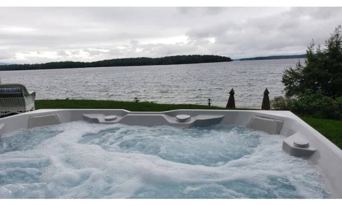 Gilford House | Dreamy Lakefront Getaway, Beach, Skiing,Hiking GIC