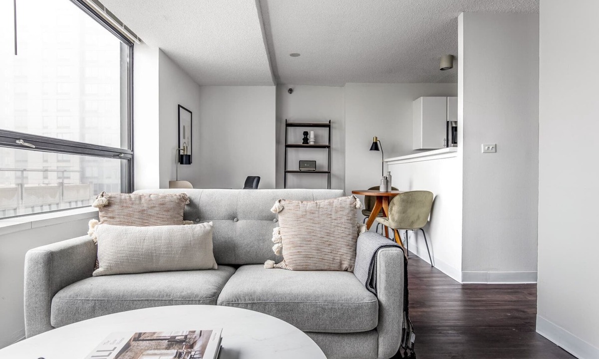 Streeterville Apartment | Dreamy Streeterville Studio w/Pool & Gym, nr Navy Pier, by Blueground