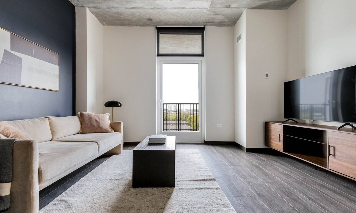 Near West Side Apartment | Dreamy West Loop 1BR w/Rooftop & Dog Wash, nr L, by Blueground