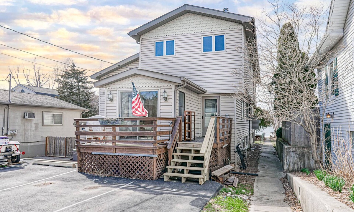 Fox Lake House | Dual Lake Houses on Mineola Bay