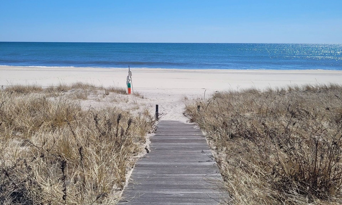 Westhampton Beach House | Dune Rd: Bay To Ocean Waterfront Enjoyment & Entertaining
