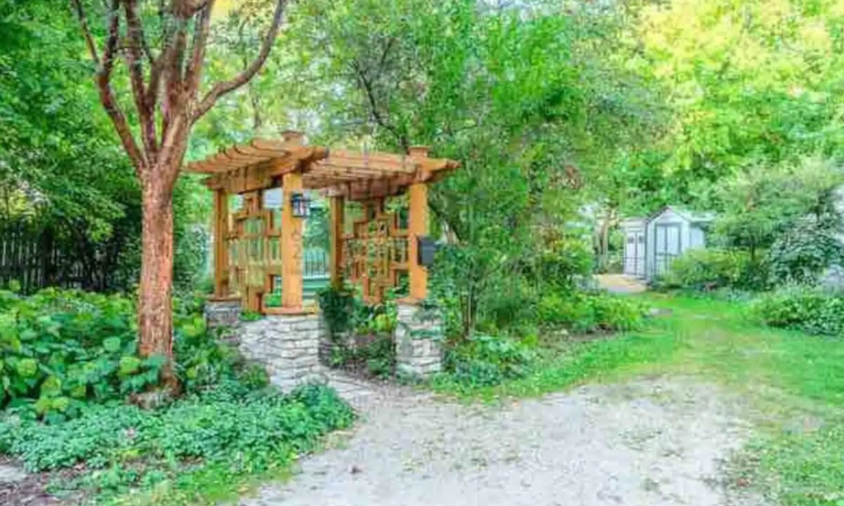 Glen Ellyn House | Earthy Hobbit Home w/Privacy & Serenity - Near Wheaton College & Downtown