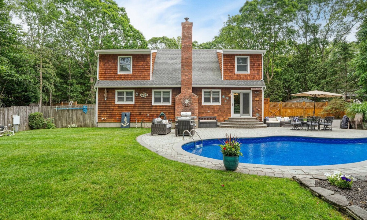 Springs House | East Hampton Escape with Private Pool, Expansive Yard & Minutes to Beaches.