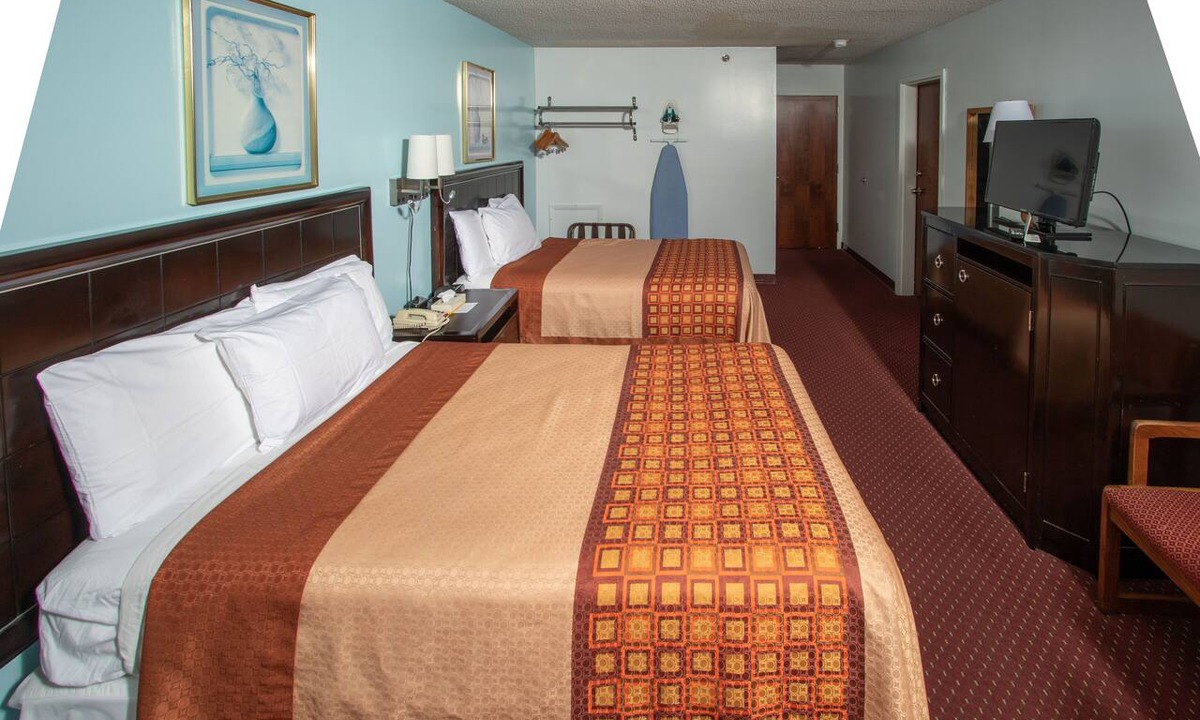 Witmer Hotel | Eastbrook Inn