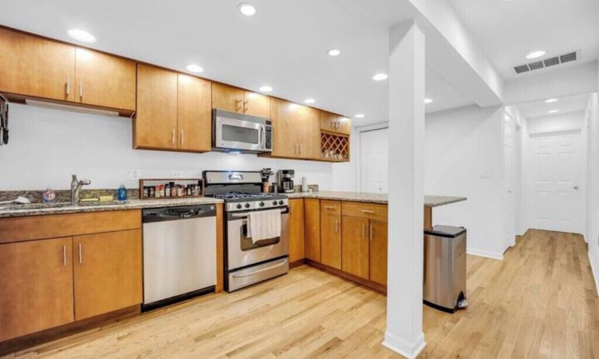 Logan Square House | Easy city living 2 bed 2 bath with private patio