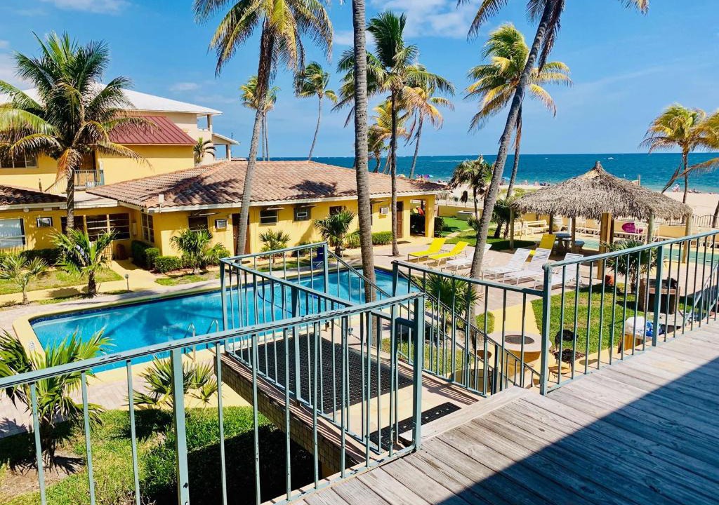 Pompano Beach Hotel | Ebb Tide Resort
