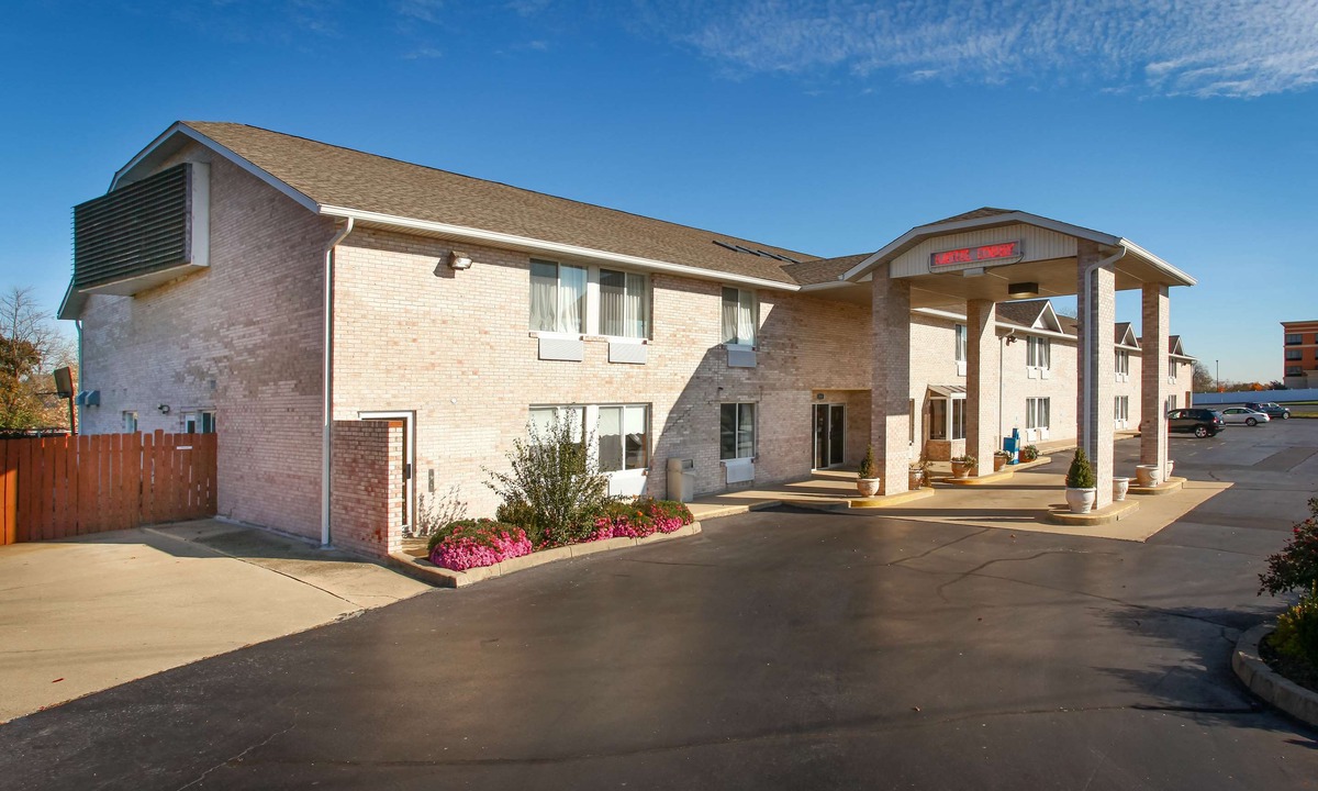 Fairview Heights Hotel | Econo Lodge Inn & Suites