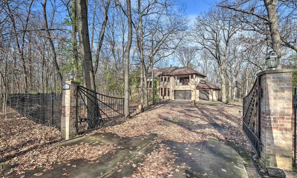 Riverwoods Villa | Elegant Riverwoods Escape w/ Private Sauna!