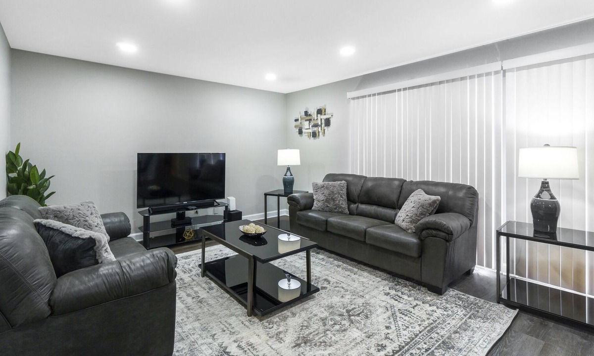 Elk Grove Village House | Elk Grove Village Rental