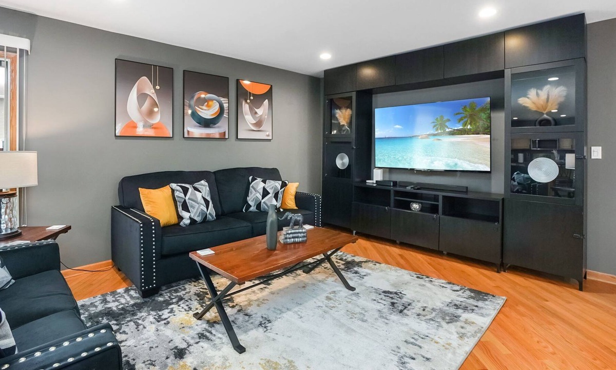 Elk Grove Village House | Elk Grove Village Rental - Kingsbridge Rd