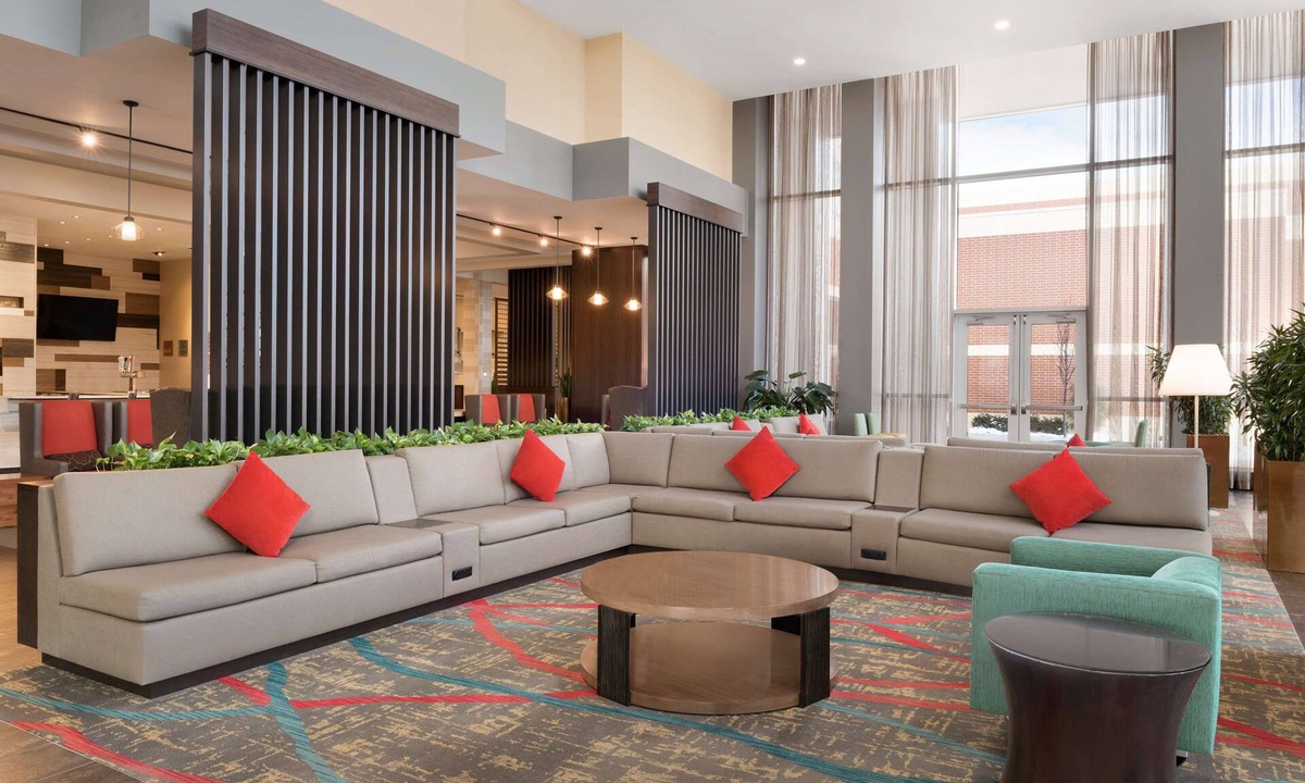 Naperville Hotel | Embassy Suites by Hilton Chicago Naperville