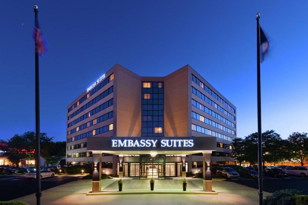 Tysons Hotel | Embassy Suites Tysons Corner