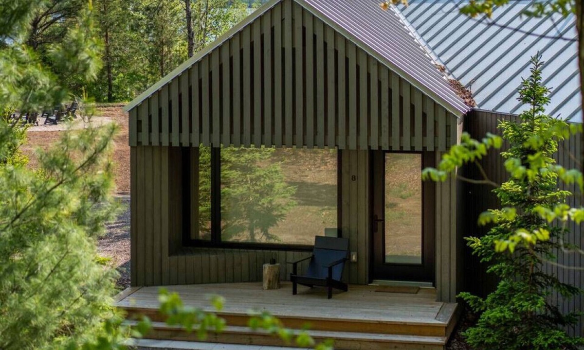 Algonquin Highlands Cabin | Enchanted Eight at Dimensions | Cabin Eight | Breakfast Included