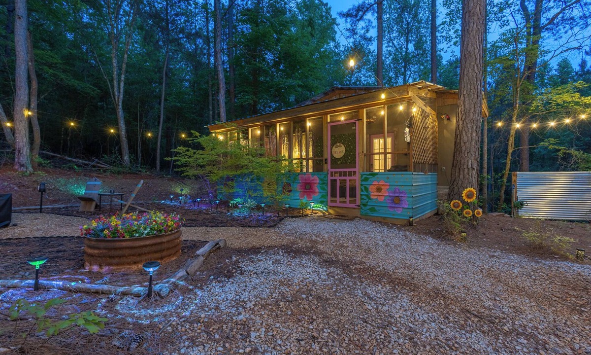 Wedowee Cabin | Enchanted Tiny Stay w/Hot tub-The Stowaway