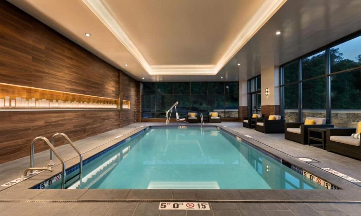 Berkeley Heights Hotel | Enjoy a Hassle-Free and Suiting Stay! Indoor Pool, Free Breakfast, Parking!