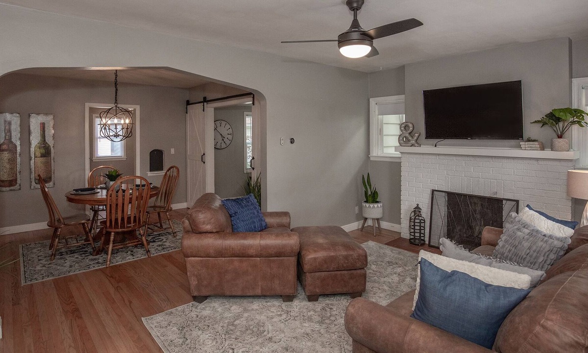 Moline House | Entire house to yourself, laundry, fenced yard, and 2 car garage!