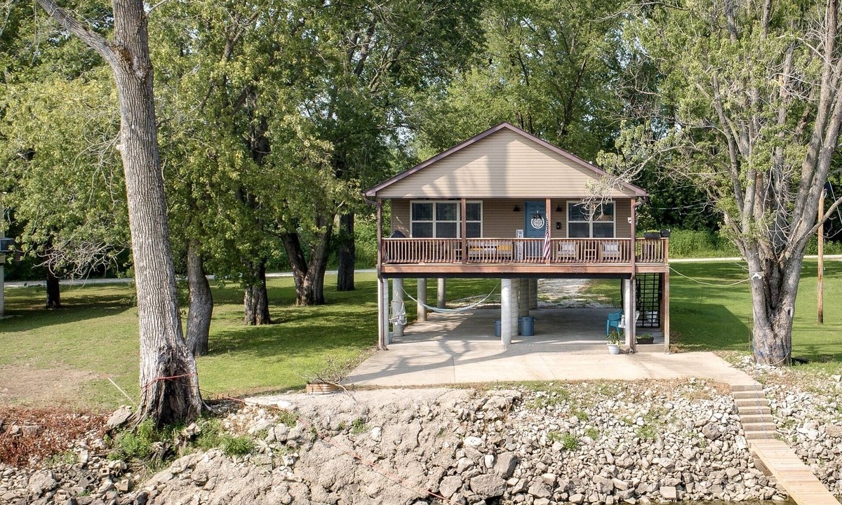 Michael Cabin | "Exclusive" River Cabin on Stilts
