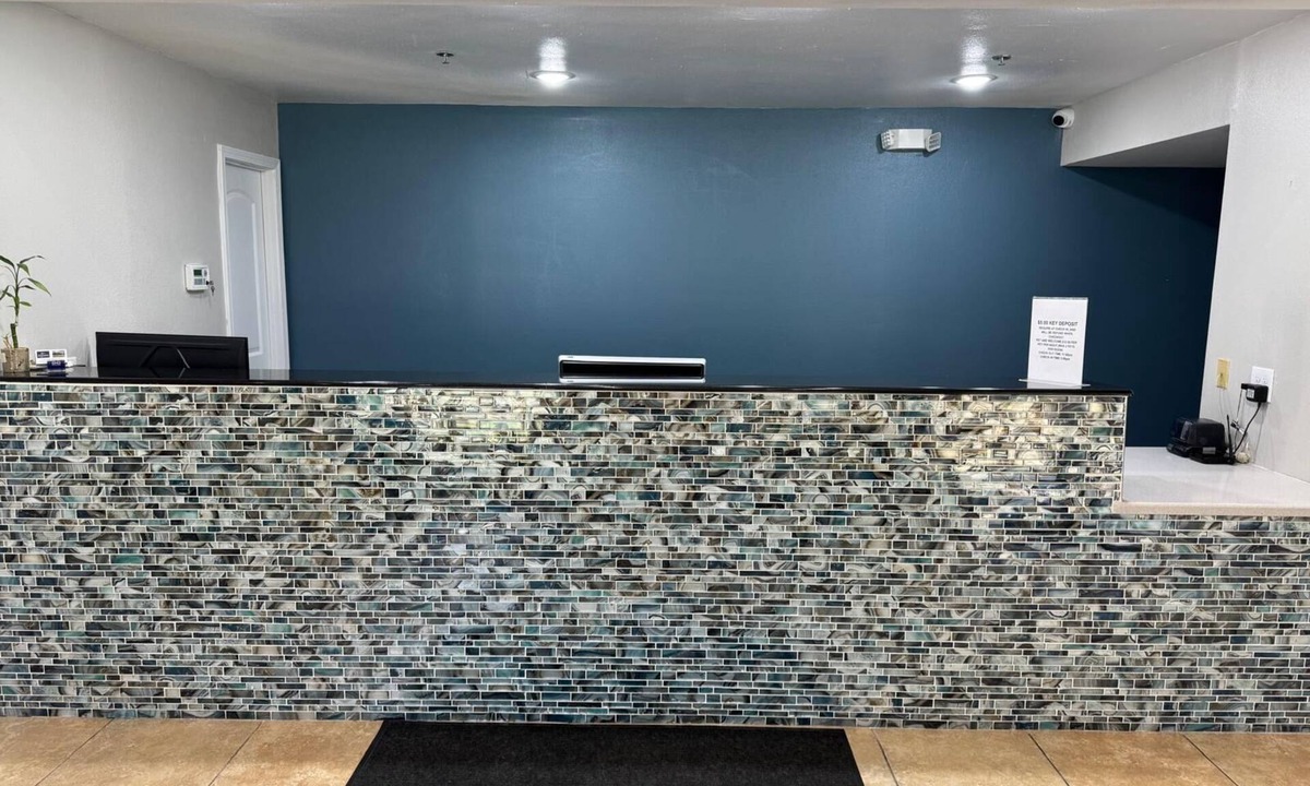 Baker Hotel | Executive Inn and Suites Baker